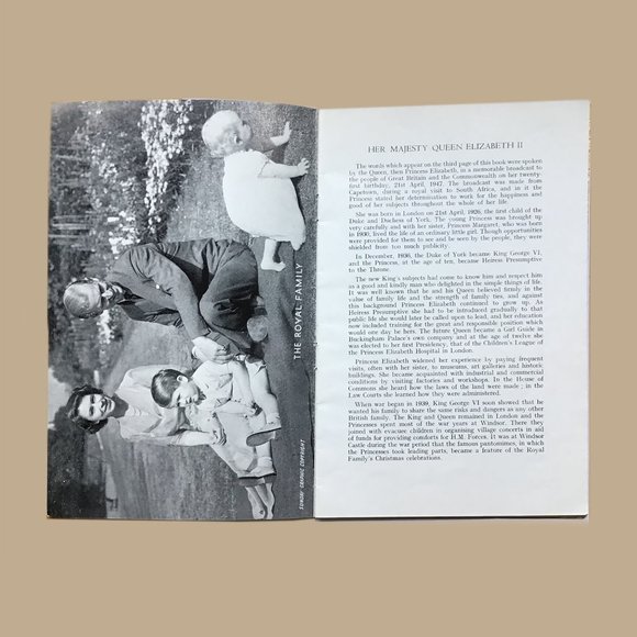 A Rare 1953 Coronation Booklet from the City of Council of Newcastle upon Tyne - Picture 6 of 11